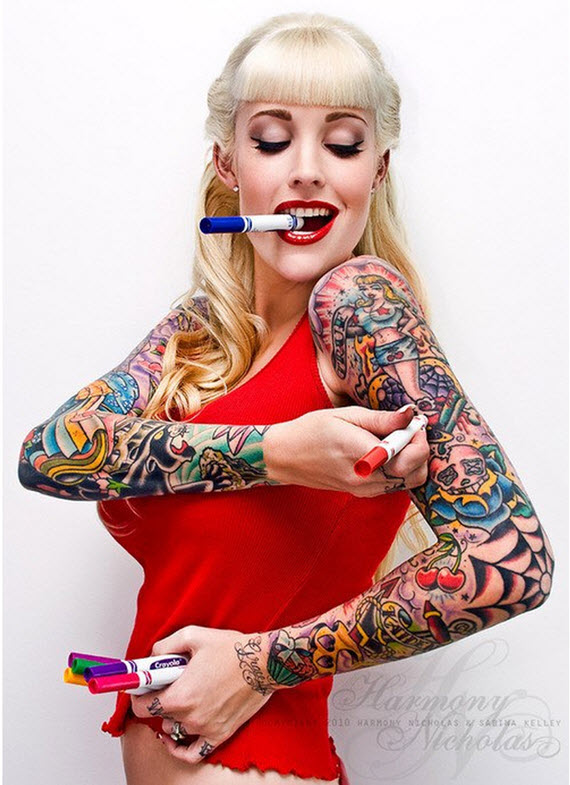 tatouage bras femme coloré