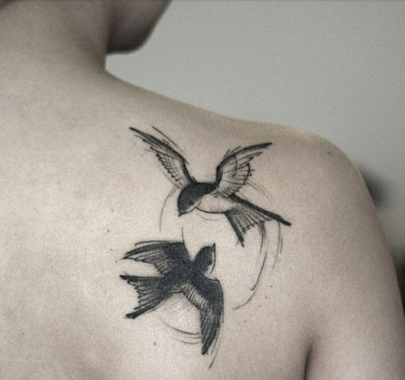 tatouage oiseau noir et blanc
