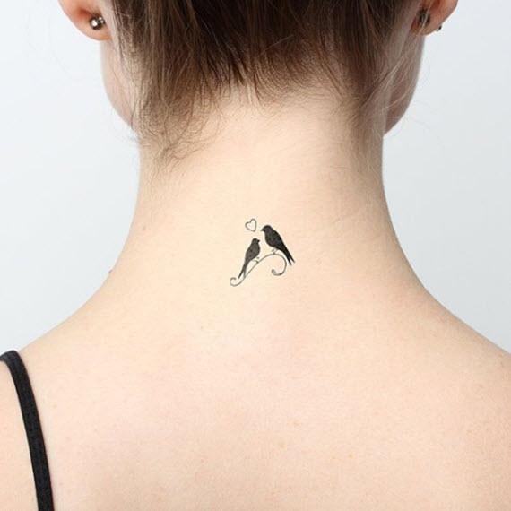 tatouage oiseau nuque