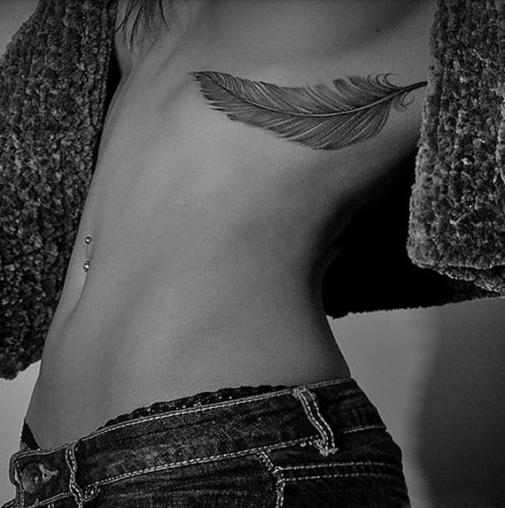tatouage plume sexy