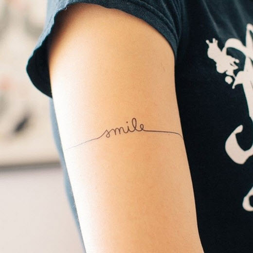 minimaliste tatouage manchette