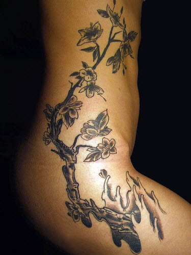 tattoo hanche femme