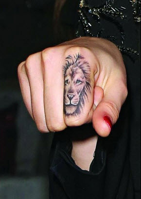 lion doigt