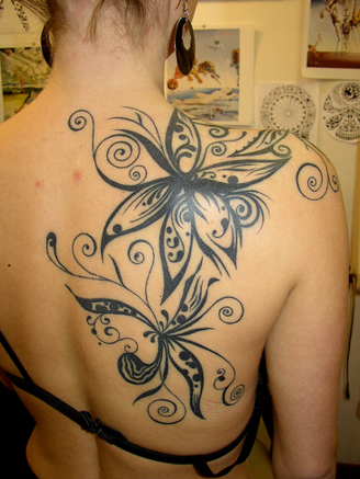 tatouage polynésien femme
