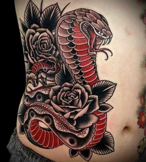 tatouage serpent ventre
