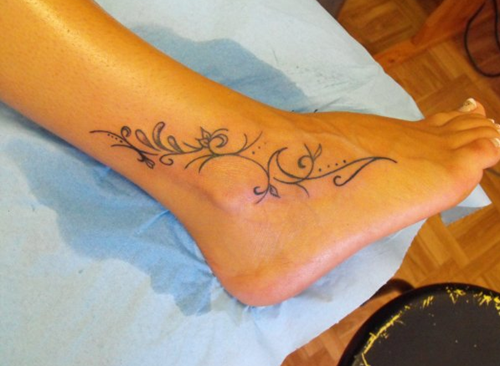 tatouage arabesque pied 2