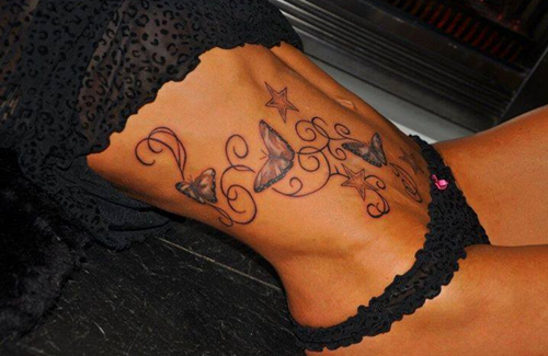 tatouage arabesque ventre