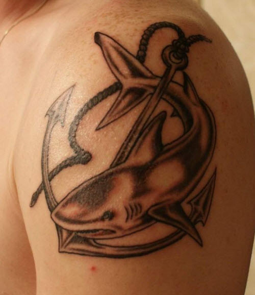 tatouage requin epaule