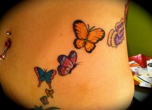 tatouages ventre papillon