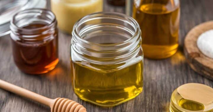 Un masque à l’huile de ricin maison pour des cheveux renforcés