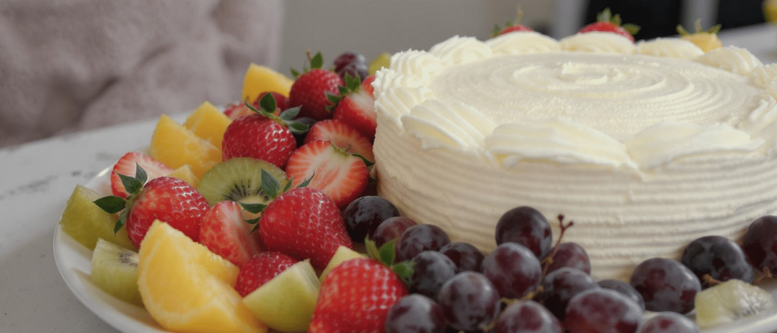 d&eacute;couvrez des id&eacute;es &eacute;l&eacute;gantes pour pr&eacute;senter un plateau de fruits, parfaitement adapt&eacute; pour sublimer votre g&acirc;teau lors de vos &eacute;v&eacute;nements. apportez une touche raffin&eacute;e &agrave; vos desserts &agrave; partager avec ces inspirations esth&eacute;tiques et savoureuses.