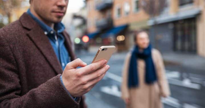 Pantalon qui descend : causes fréquentes et solutions discrètes au quotidien