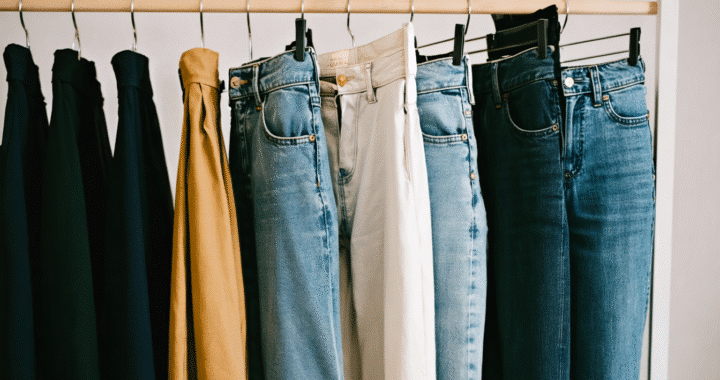 Anna Montana : coupes de pantalons et tailles phares de la marque