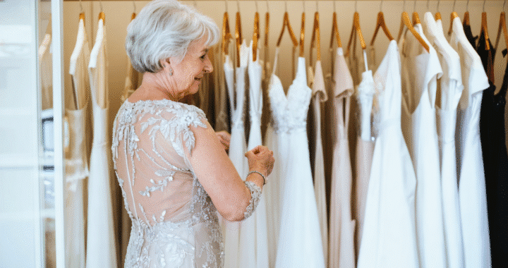 Les plus belles robes de mère de mariée : critères de choix et budgets