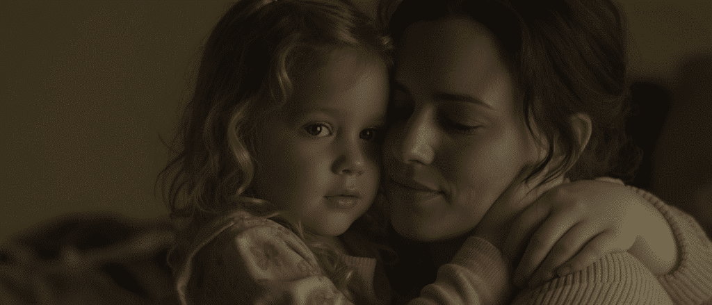 d&eacute;couvrez la c&eacute;l&eacute;bration des 22 ans de millie bobby brown avec une photo touchante en compagnie de sa fille, un moment de douceur et de tendresse partag&eacute; avec ses fans.