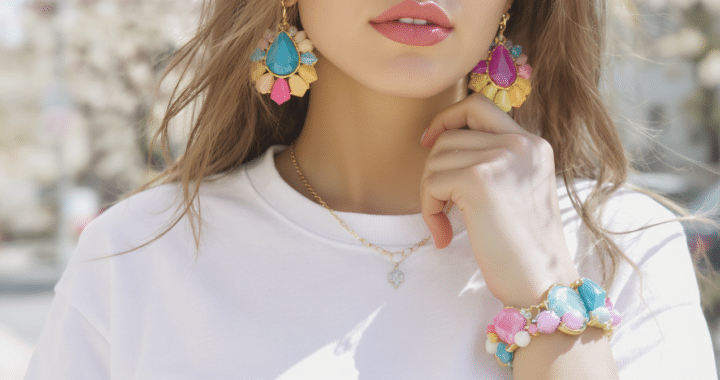 Printemps en Couleurs : Les Bijoux Fantaisie Maxi Parfaits pour Sublimer Votre T-Shirt