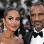lors de la c&eacute;r&eacute;monie de cl&ocirc;ture de cannes 2026, zoe saldana a &eacute;bloui le public aux c&ocirc;t&eacute;s de son &eacute;poux marco perego, marquant un moment m&eacute;morable du festival.