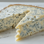 d&eacute;couvrez tout sur le gorgonzola, ce fromage bleu italien : son processus de fabrication unique, ses diff&eacute;rentes classifications et ses saveurs typiques.