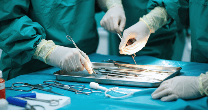 d&eacute;couvrez les raisons m&eacute;dicales justifiant une hyst&eacute;rectomie et informez-vous sur le d&eacute;roulement de cette intervention chirurgicale essentielle pour la sant&eacute; des patientes.