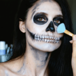 d&eacute;couvrez les techniques et produits indispensables pour cr&eacute;er un maquillage d'halloween impressionnant avec des effets sp&eacute;ciaux r&eacute;alistes et effrayants.