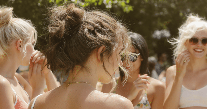 d&eacute;couvrez les coiffures tendances qui font sensation sur les r&eacute;seaux sociaux pendant la canicule, alliant style et fra&icirc;cheur pour affronter la chaleur avec &eacute;l&eacute;gance.