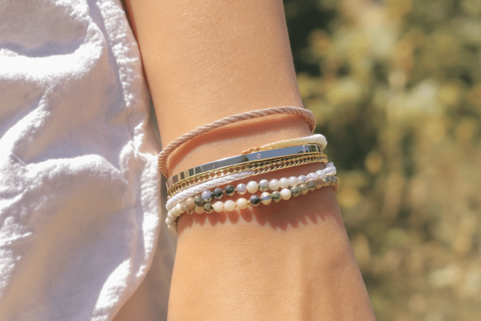 d&eacute;couvrez le grand retour des bracelets de bras, les accessoires incontournables pour sublimer vos tenues d'&eacute;t&eacute; avec style et &eacute;l&eacute;gance.