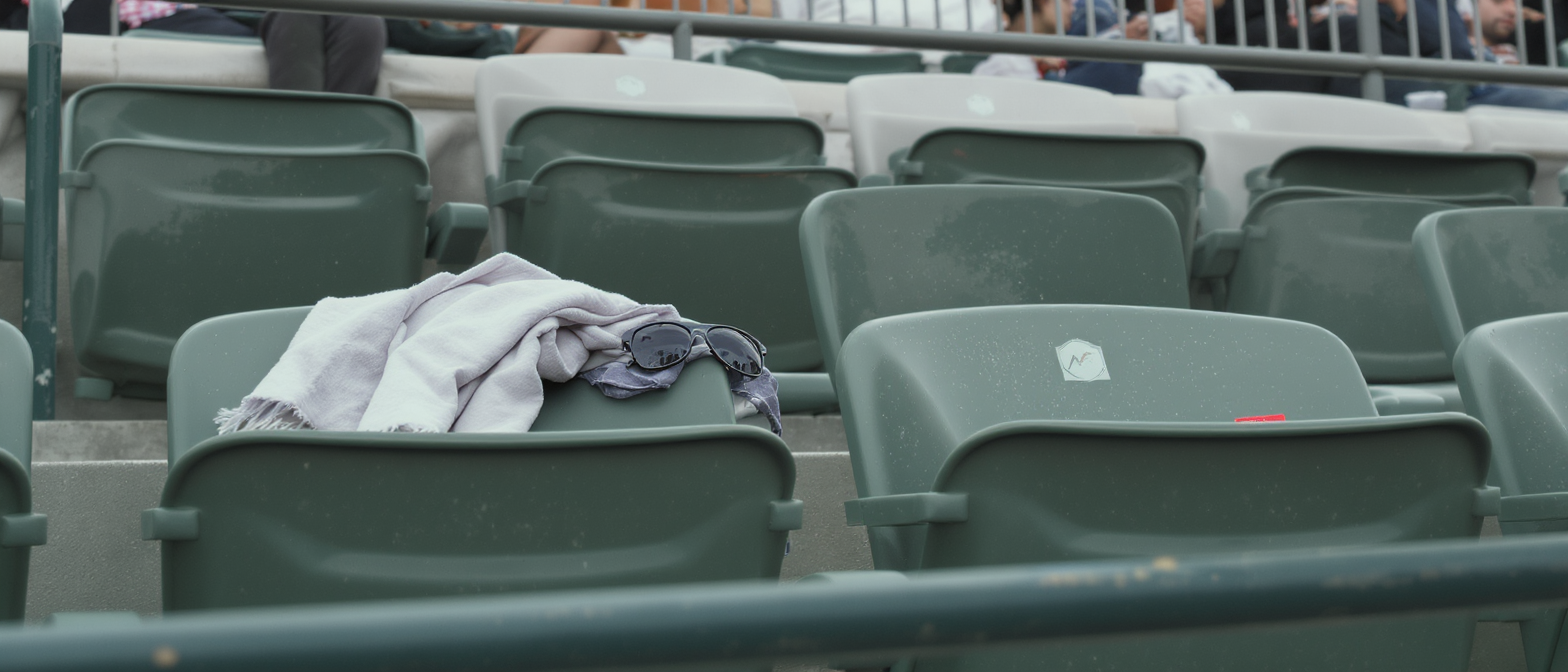 d&eacute;couvrez qui est tommaso bertani, le myst&eacute;rieux producteur italien aper&ccedil;u aux c&ocirc;t&eacute;s de l&eacute;a seydoux lors de roland-garros. zoom sur cette pr&eacute;sence intrigante au c&oelig;ur de l'&eacute;v&eacute;nement sportif.