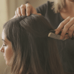 d&eacute;couvrez si couper ses cheveux est r&eacute;ellement n&eacute;cessaire pour stimuler leur croissance, avec les conseils d'une coiffeuse qui fait la lumi&egrave;re sur ce mythe.