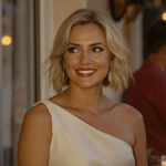 d&eacute;couvrez la mini-robe asym&eacute;trique, l'alliance parfaite de charme, confort et style, une pi&egrave;ce incontournable qui s&eacute;duit toutes les g&eacute;n&eacute;rations pour un look cocktail irr&eacute;sistible.
