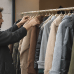 d&eacute;couvrez les manteaux incontournables de la saison automne-hiver s&eacute;lectionn&eacute;s par un styliste de c&eacute;l&eacute;brit&eacute;s pour allier style et confort.
