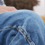 découvrez le petit détail subtil qui fait toute la différence et transforme vos jeans en véritables icônes de style, pour un look unique et tendance au quotidien.