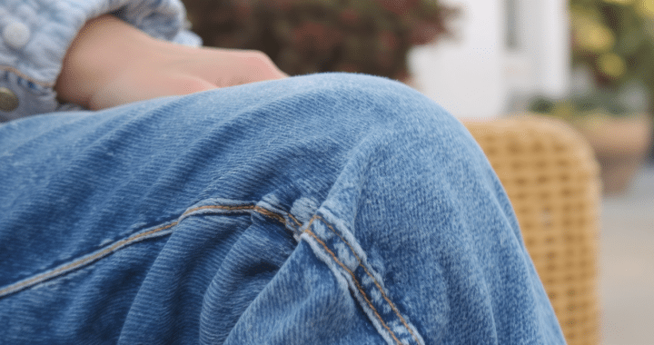 découvrez le petit détail subtil qui fait toute la différence et transforme vos jeans en véritables icônes de style, pour un look unique et tendance au quotidien.