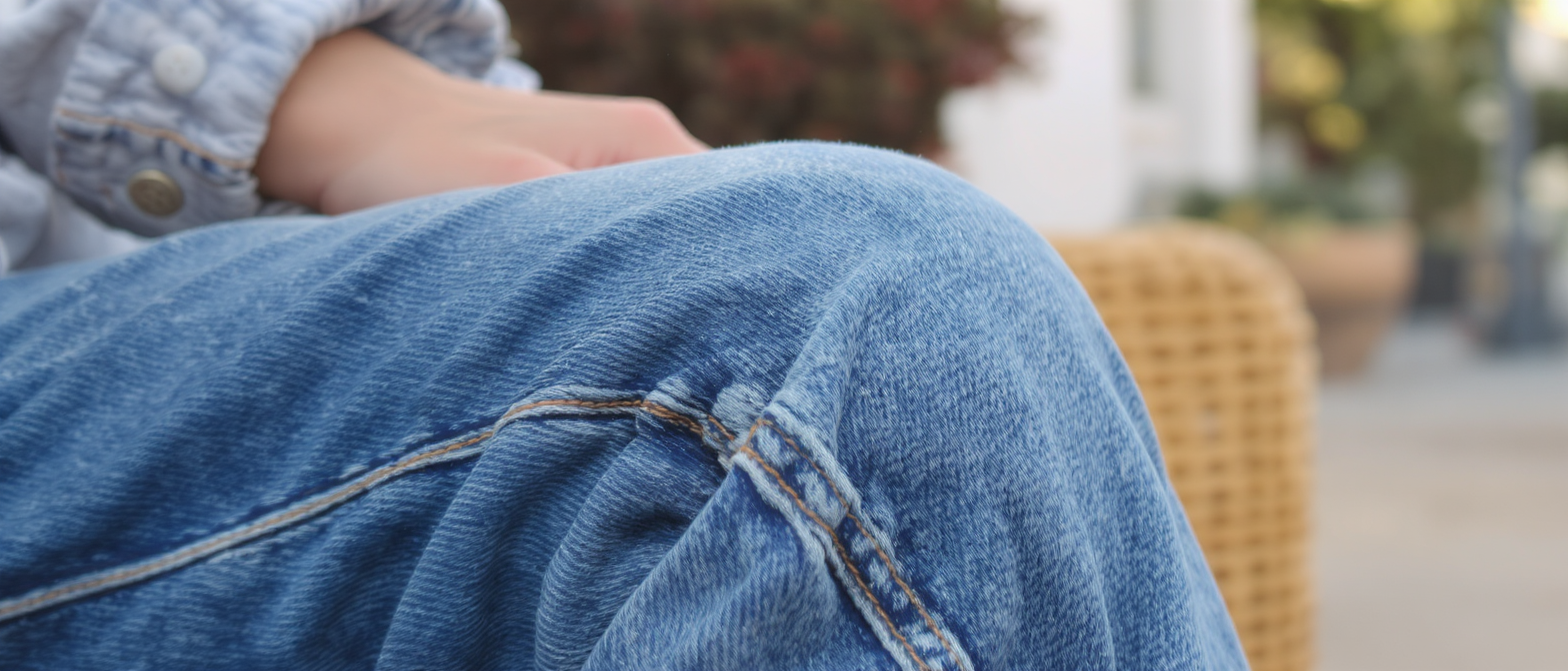 découvrez le petit détail subtil qui fait toute la différence et transforme vos jeans en véritables icônes de style, pour un look unique et tendance au quotidien.