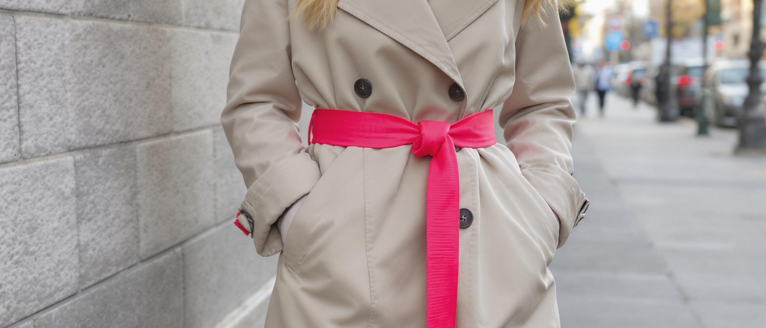 d&eacute;couvrez le &laquo; colour cinching &raquo;, une astuce mode simple et efficace pour dynamiser votre silhouette en associant des couleurs vives avec style et &eacute;l&eacute;gance.