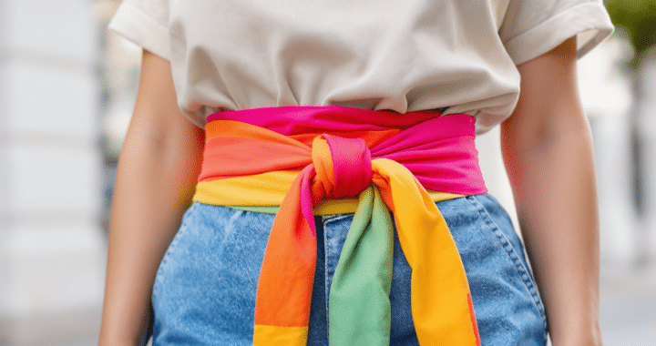 d&eacute;couvrez le &laquo; colour cinching &raquo;, une astuce mode simple et efficace pour dynamiser votre silhouette en associant des couleurs vives et harmonieuses.