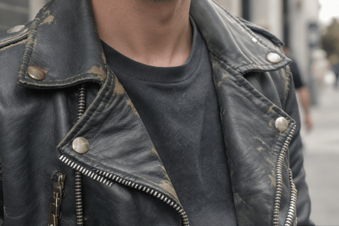 d&eacute;couvrez la tendance cuir patin&eacute; en 2026, une allure rock et authentique vue sur les podiums, qui apporte du caract&egrave;re et du style unique &agrave; vos looks.