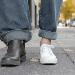 d&eacute;couvrez comment choisir les chaussures id&eacute;ales pour sublimer vos looks cet automne avec le grand retour du jean boyfriend. astuces mode et tendances pour un style irr&eacute;sistible.