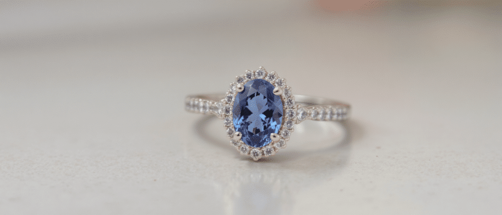 découvrez l’histoire surprenante de la bague de fiançailles de lady diana et le secret étonnant qui a guidé son choix.