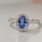 d&eacute;couvrez l&rsquo;histoire surprenante de la bague de fian&ccedil;ailles de lady diana et le secret &eacute;tonnant qui a guid&eacute; son choix.