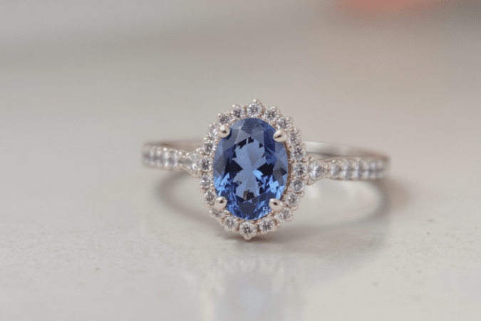 d&eacute;couvrez l&rsquo;histoire surprenante de la bague de fian&ccedil;ailles de lady diana et le secret &eacute;tonnant qui a guid&eacute; son choix.