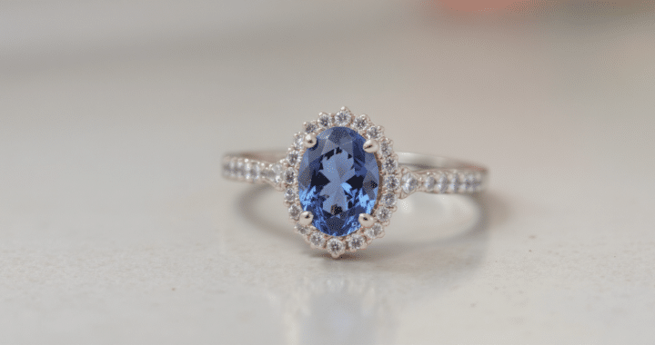d&eacute;couvrez l&rsquo;histoire surprenante de la bague de fian&ccedil;ailles de lady diana et le secret &eacute;tonnant qui a guid&eacute; son choix.
