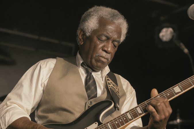 d&eacute;couvrez six cl&eacute;s pour comprendre chuck berry, son g&eacute;nie musical, son influence et l&rsquo;h&eacute;ritage de l&rsquo;homme qui a fa&ccedil;onn&eacute; le rock&rsquo;n&rsquo;roll.