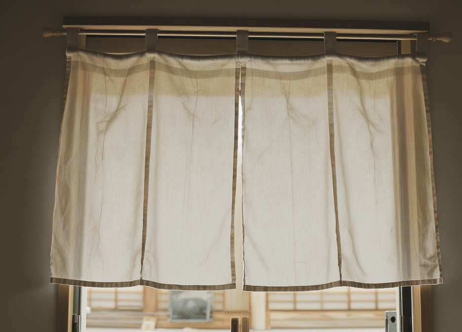 d&eacute;couvrez le noren japonais, un rideau &eacute;l&eacute;gant et pratique pour s&eacute;parer vos espaces, pr&eacute;server l&rsquo;intimit&eacute; et laisser circuler la lumi&egrave;re, sans installer de porte.