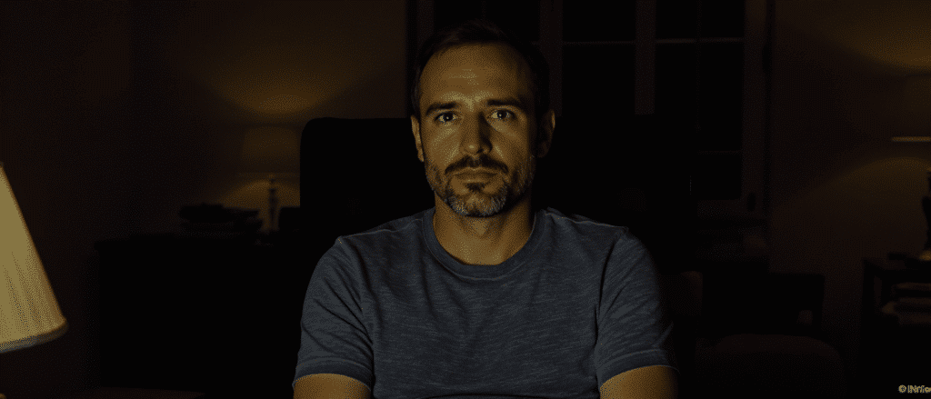 dans « un monde à part », nicolas mathieu explore les nuits de l’insomnie et cet univers singulier où les pensées, les émotions et le temps prennent une autre dimension.
