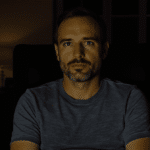 dans &laquo; un monde &agrave; part &raquo;, nicolas mathieu explore les nuits de l&rsquo;insomnie et cet univers singulier o&ugrave; les pens&eacute;es, les &eacute;motions et le temps prennent une autre dimension.